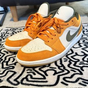 Nike Jordan 1 low SE “Light Curry” 11M